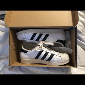 Lightly worn Adidas women’s superstar